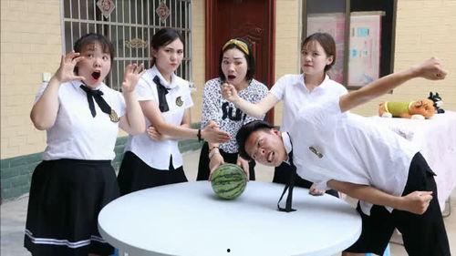 学生打架吃瓜被举报,学生围观打架事件引举报潮