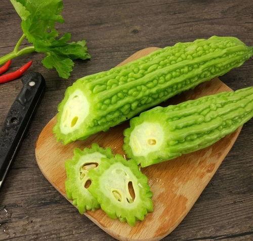 农村人吃瓜吃累了,瓜果飘香，消暑解乏的悠闲时光